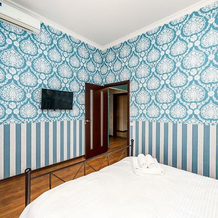 Stylish Apartment With A Balcony Overlooking The Park オデッサ エクステリア 写真