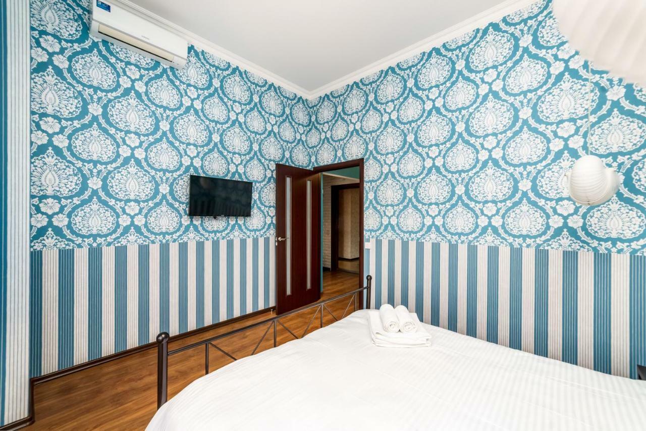 Stylish Apartment With A Balcony Overlooking The Park オデッサ エクステリア 写真