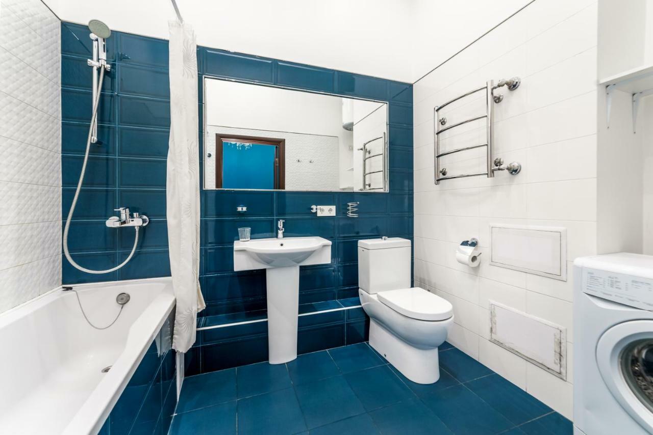 Stylish Apartment With A Balcony Overlooking The Park オデッサ エクステリア 写真
