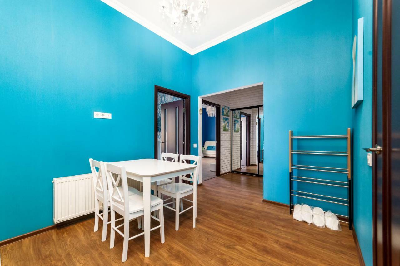 Stylish Apartment With A Balcony Overlooking The Park オデッサ エクステリア 写真