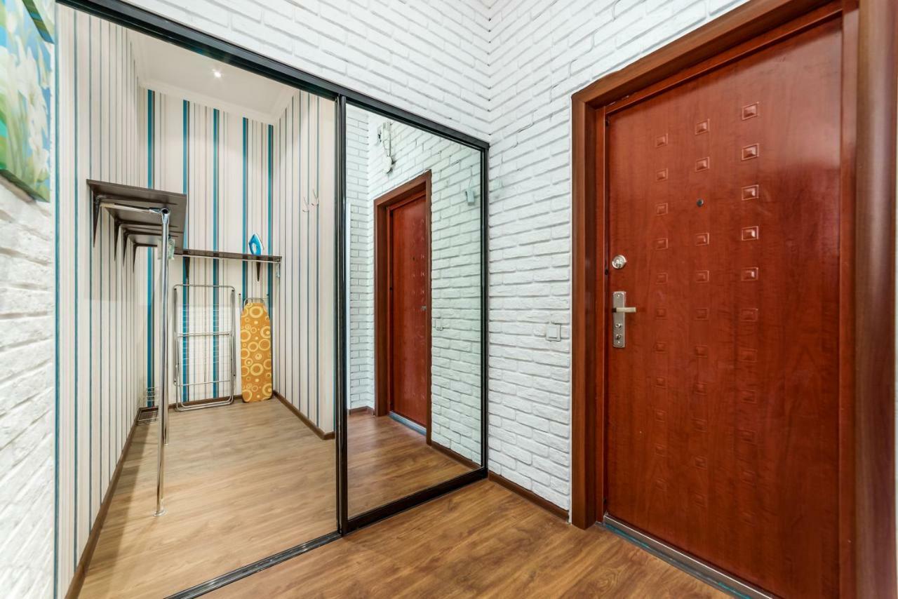 Stylish Apartment With A Balcony Overlooking The Park オデッサ エクステリア 写真