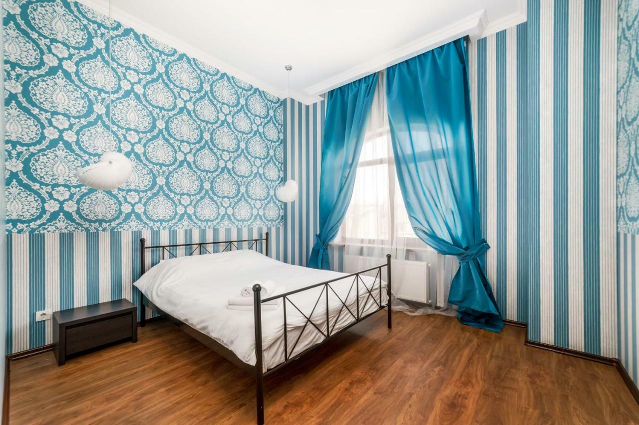Stylish Apartment With A Balcony Overlooking The Park オデッサ エクステリア 写真